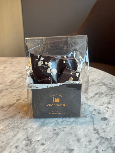 Mörk chokladbräck med hasselnöt